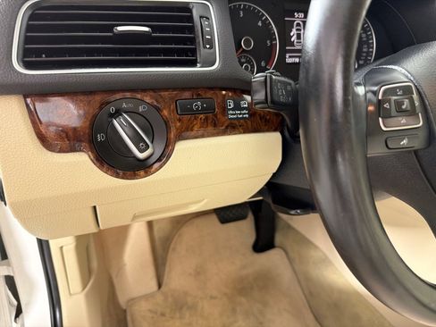 Used 2013 Volkswagen Passat TDI SEL Premium image 14