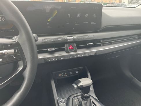 Used 2025 Kia K4 LXS image 17