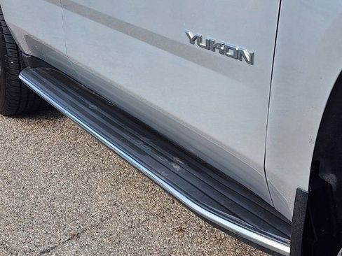 Used 2020 GMC Yukon SLE w/ SLE Value Package AWD/4WD image 17
