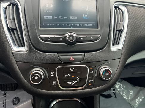 Used 2018 Chevrolet Malibu LT FWD image 20