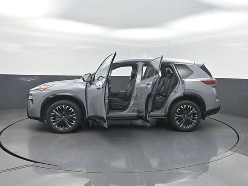 Used 2024 Nissan Rogue Platinum w/ Platinum Premium Package FWD image 33