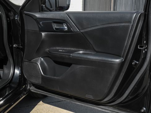 Used 2015 Honda Accord Sport image 39