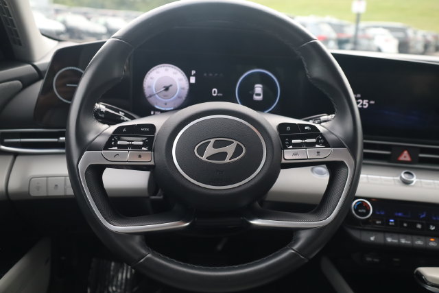 Used 2025 Hyundai Elantra Limited FWD image 11