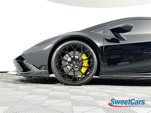 Used 2021 Lamborghini Huracan EVO image 36