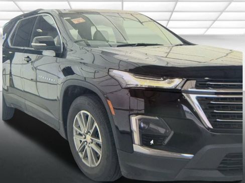 Used 2023 Chevrolet Traverse LT w/ Rear Camera Mirror Package AWD/4WD image 1