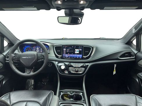 Used 2023 Chrysler Pacifica Limited w/ S Appearance Package FWD image 35