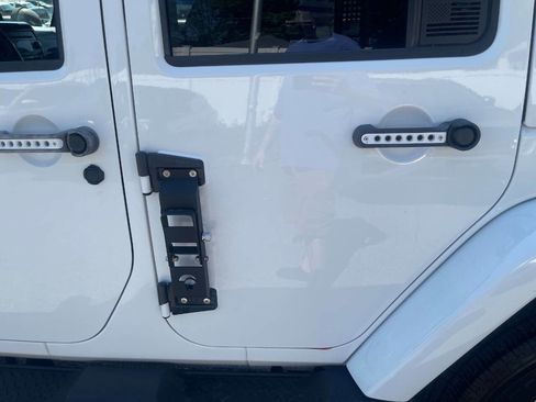 Used 2017 Jeep Wrangler Unlimited Sahara w/ Dual Top Group AWD/4WD image 16