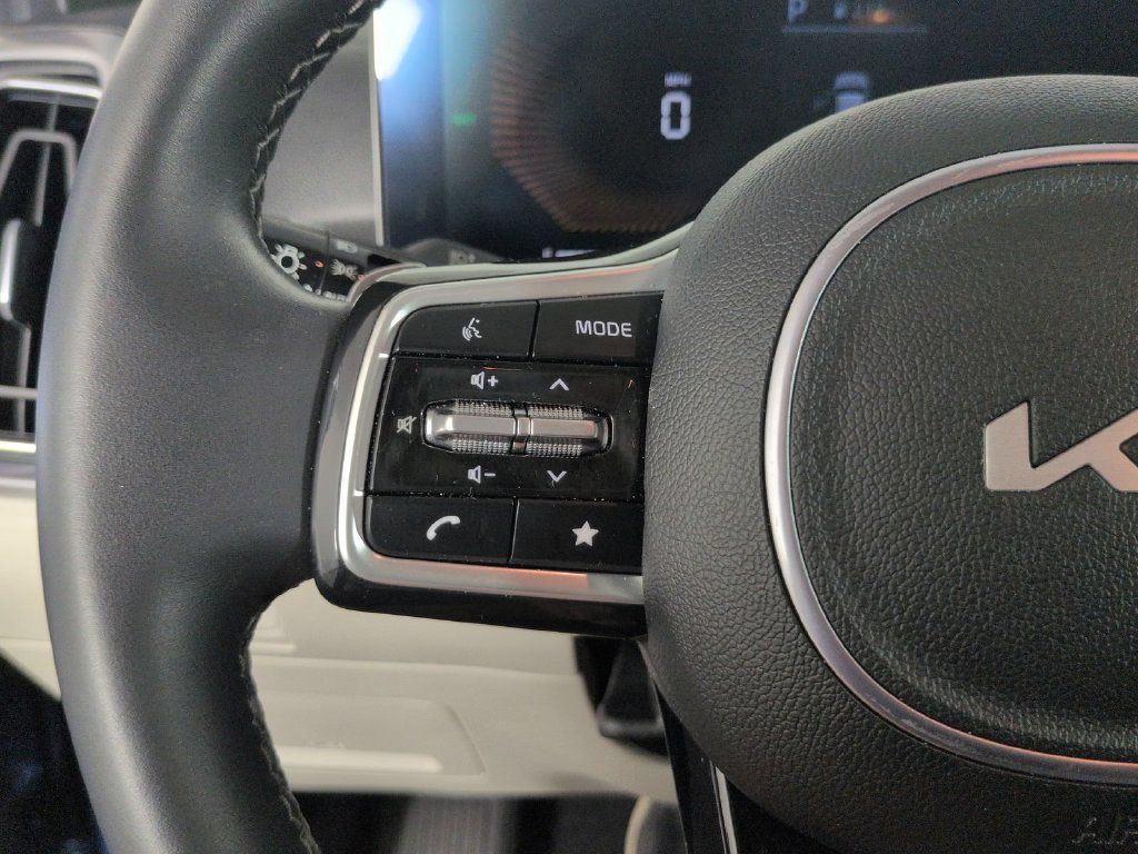 Used 2025 Kia Sorento EX AWD/4WD image 40