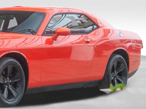 Used 2016 Dodge Challenger SXT RWD image 15