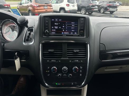 Used 2019 Dodge Grand Caravan SXT FWD image 22
