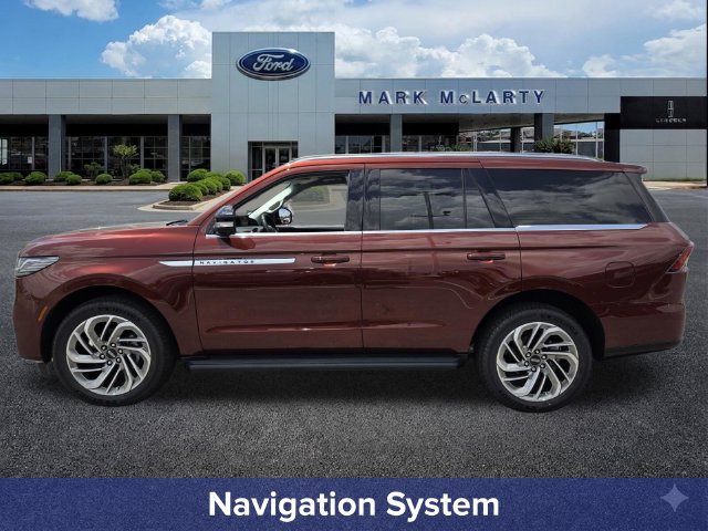 New 2027 Lincoln Navigator Premiere AWD/4WD image 2
