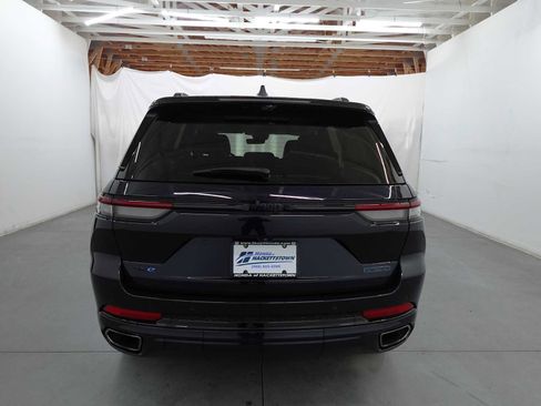 Used 2023 Jeep Grand Cherokee 30th Anniversary AWD/4WD image 6