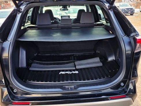 Used 2022 Toyota RAV4 SE w/ Convenience Package image 55