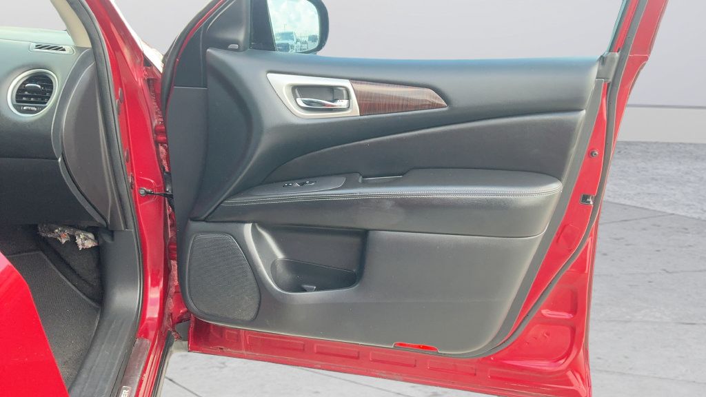 Used 2015 Nissan Pathfinder Platinum FWD image 22
