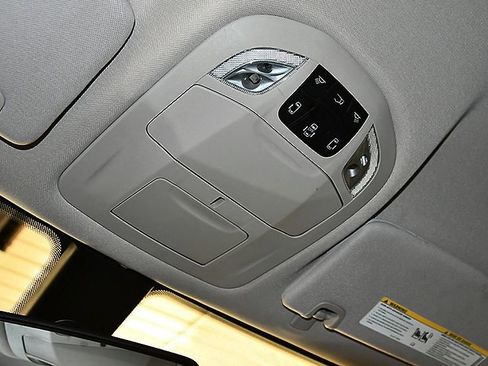 Used 2020 Chrysler Voyager Lxi FWD image 23