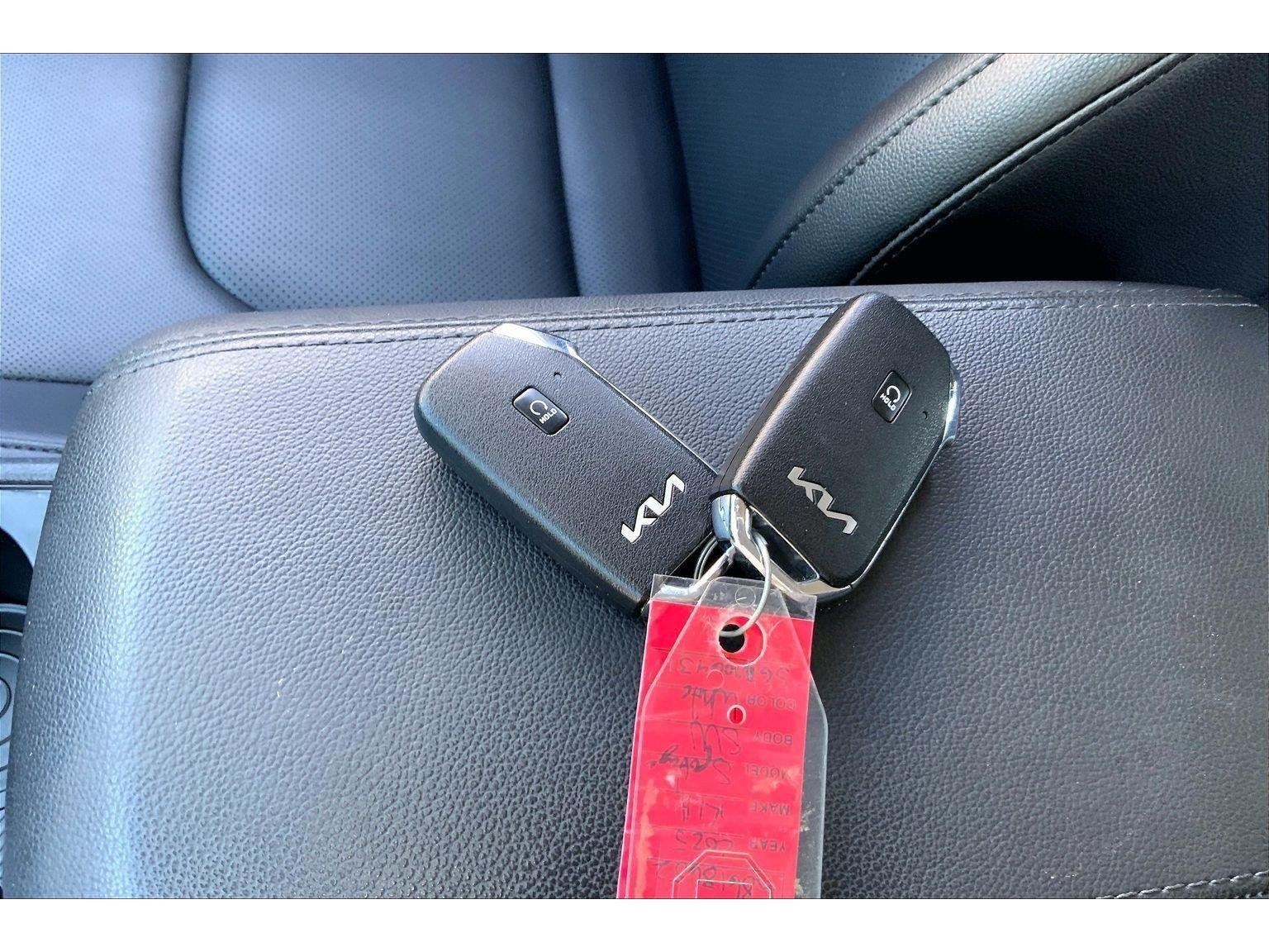 Used 2025 Kia Sportage SX FWD image 11
