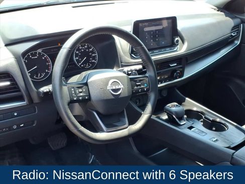 Used 2025 Nissan Rogue SV FWD image 2