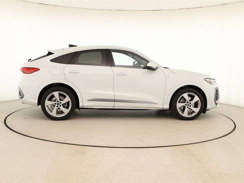 Certified 2025 Audi Q5 Prestige w/ 20" Wheel Package image 8