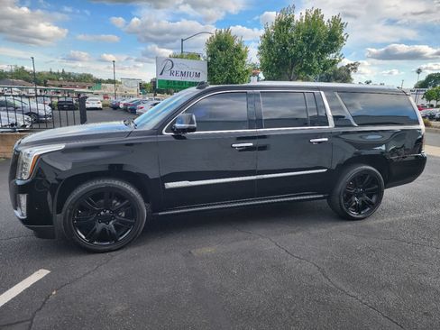 Used 2017 Cadillac Escalade ESV Premium Luxury AWD/4WD image 2