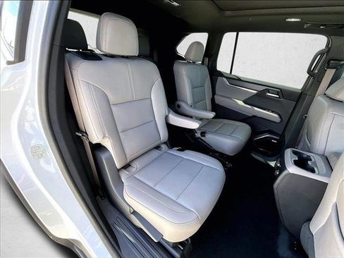 Used 2024 GMC Acadia Elevation w/ Luxury Package FWD image 29