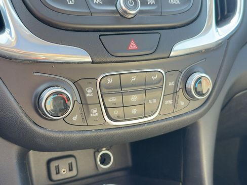 Used 2018 Chevrolet Equinox LT w/ Sun & Infotainment Package image 26