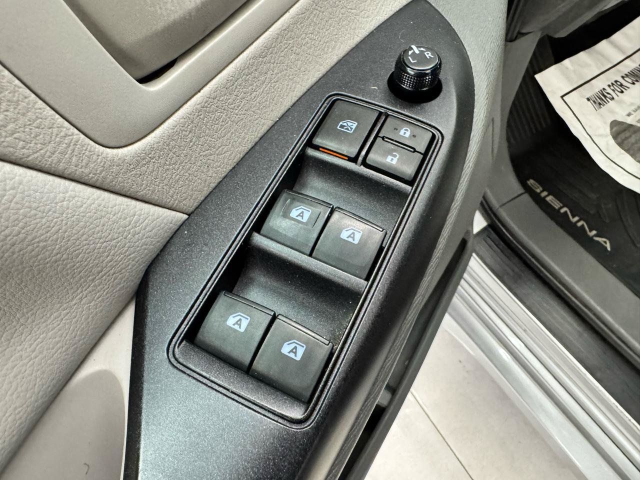 Used 2020 Toyota Sienna L FWD image 9