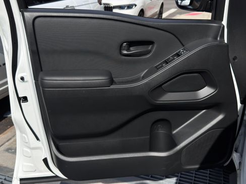 Used 2024 Nissan Frontier S image 12