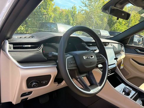 New 2027 Jeep Grand Cherokee Limited AWD/4WD image 8
