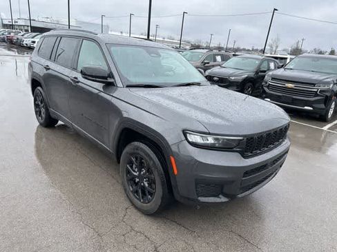 Used 2024 Jeep Grand Cherokee L Altitude image 24