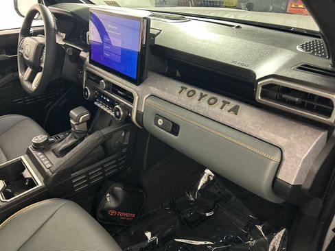 Used 2025 Toyota Tacoma 4x4 Double Cab Hybrid image 27