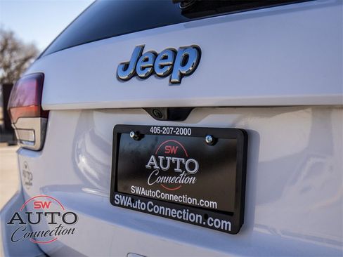 Used 2022 Jeep Grand Cherokee Limited w/ Trailer Tow Group IV image 12