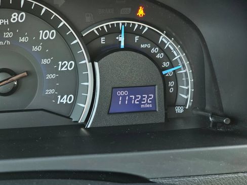 Used 2012 Toyota Camry XLE w/ Leather Pkg FWD image 28