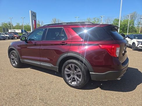 Used 2022 Ford Explorer XLT w/ Equipment Group 202A AWD/4WD image 5