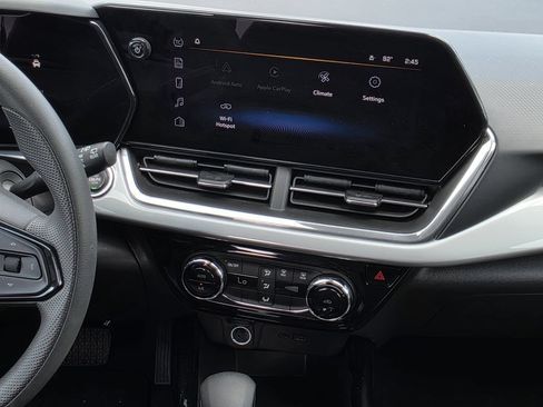 Used 2025 Chevrolet Trax LT FWD image 20