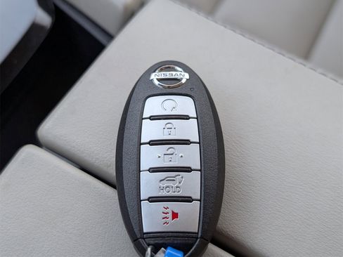 Used 2021 Nissan Rogue SL w/ Premium Package image 31