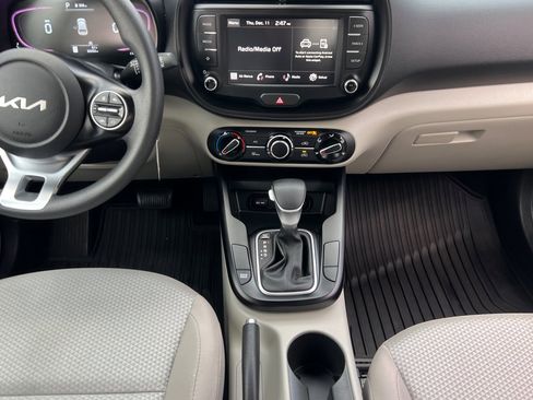 Used 2023 Kia Soul LX image 13