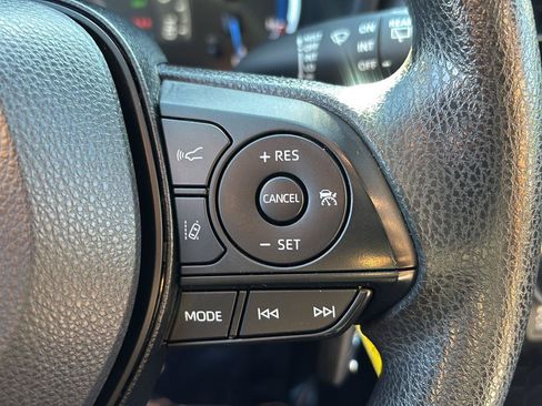 Used 2025 Toyota RAV4 LE AWD/4WD image 31