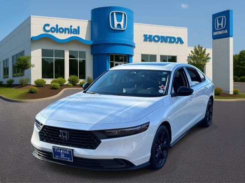 Used 2025 Honda Accord SE image 1
