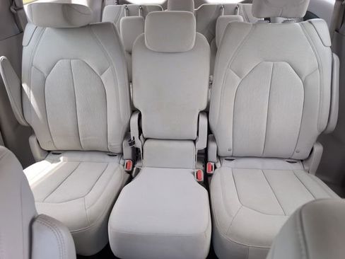 Used 2017 Chrysler Pacifica Touring w/ Tire & Wheel Group FWD image 27