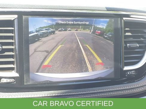 Used 2023 Chrysler Pacifica Touring FWD image 15