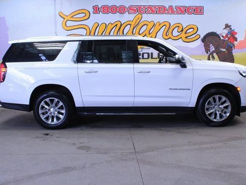 Used 2023 Chevrolet Suburban Premier image 1