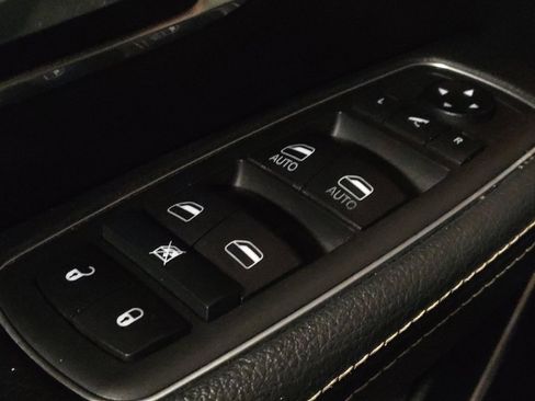 Used 2019 RAM 1500 Laramie image 27