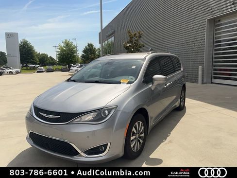 Used 2020 Chrysler Pacifica Touring-L Plus w/ Advanced Safetytec Group FWD image 2