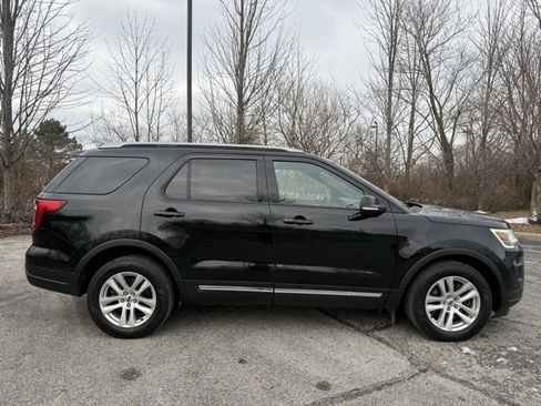 Used 2018 Ford Explorer XLT w/ Equipment Group 202A image 2