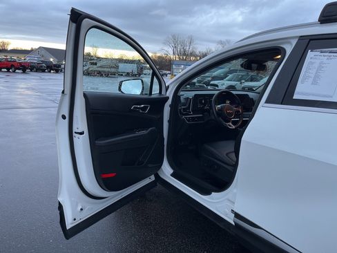 Used 2023 Kia Sportage EX image 17
