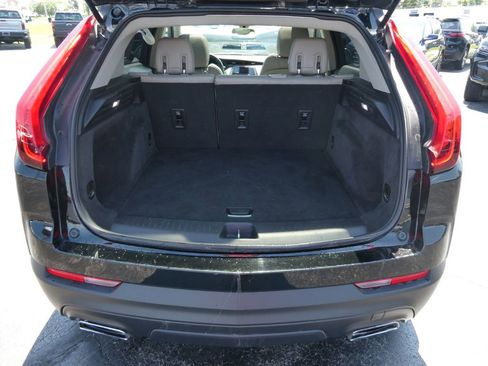 Certified 2019 Cadillac XT4 Luxury w/ Cold Weather Package FWD image 17