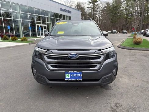 Used 2025 Subaru Forester Premium AWD/4WD image 2