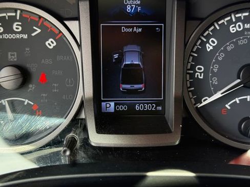 Used 2020 Toyota Tacoma TRD Sport RWD image 19