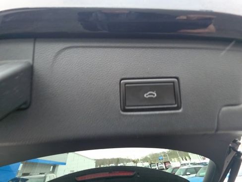 Used 2021 Volkswagen Atlas Cross Sport SE w/ Panoramic Sunroof Package image 27