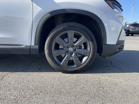 Used 2025 Honda Pilot Sport image 31